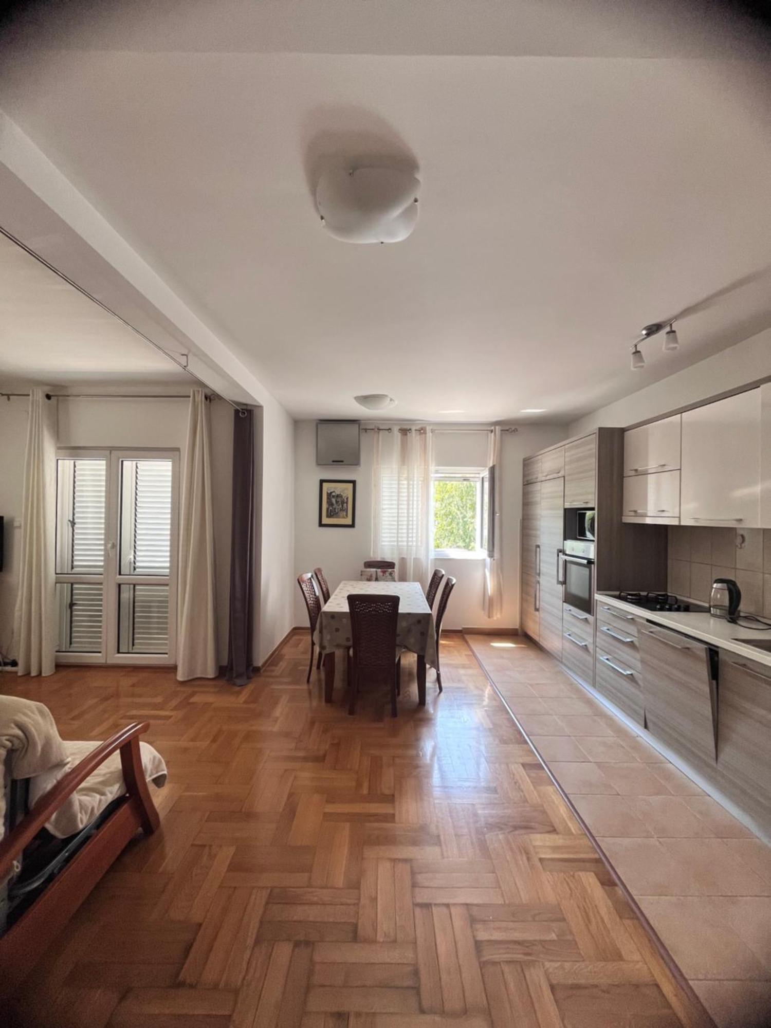 Apartment Belani, Own Parking Tivat Exterior foto