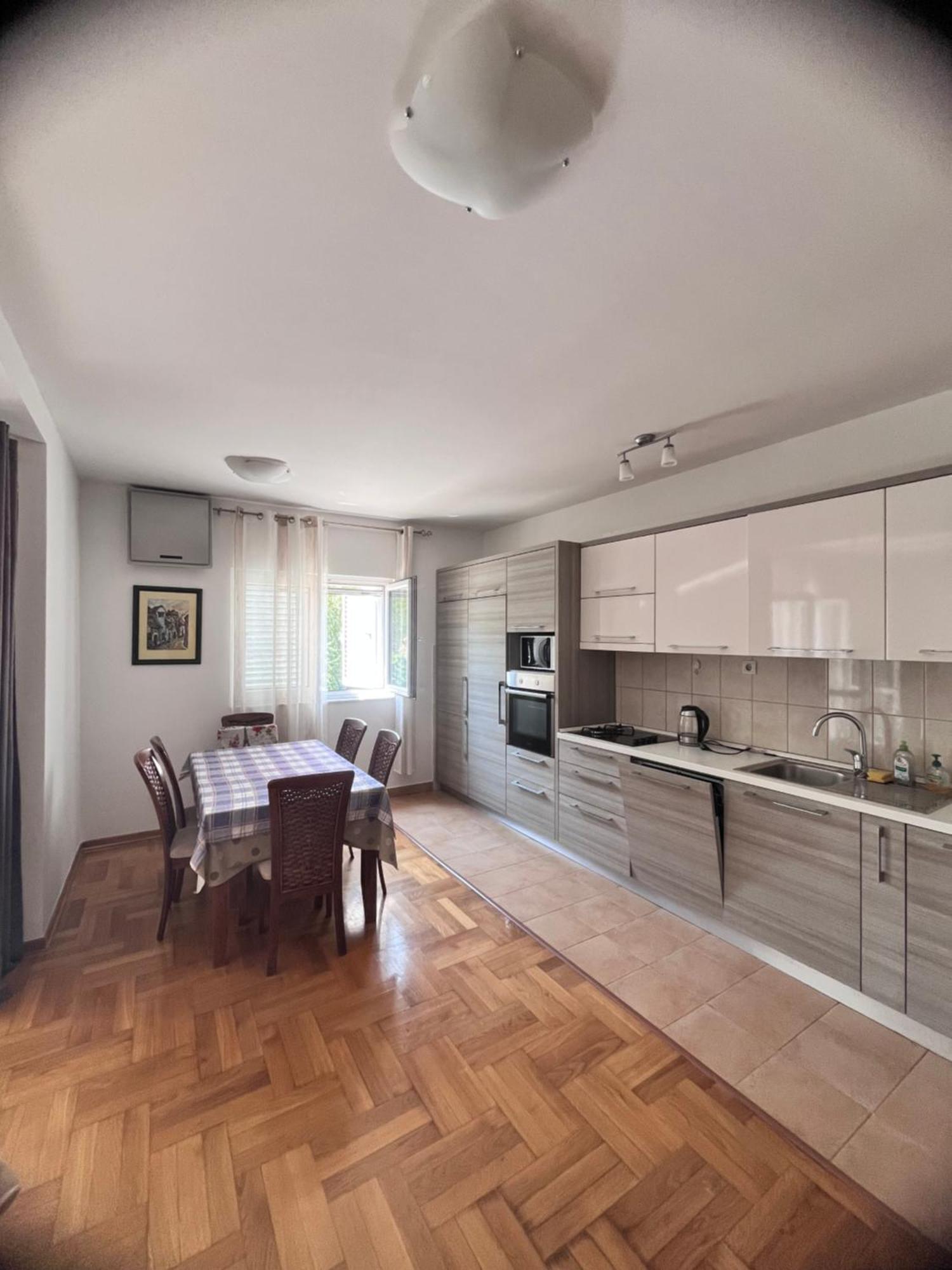 Apartment Belani, Own Parking Tivat Exterior foto